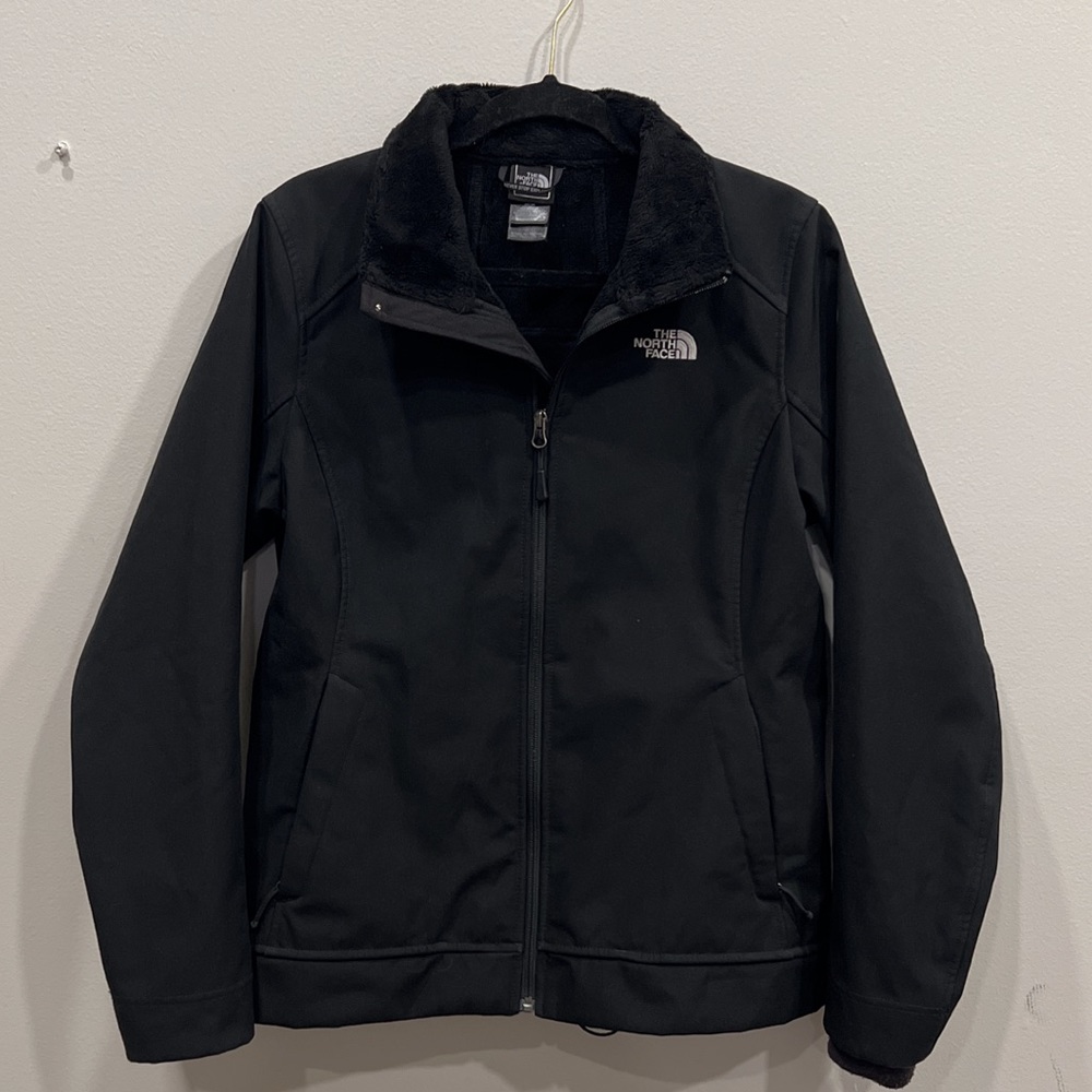 Medium Black North Face Women’s Jacket. Worn a few times.